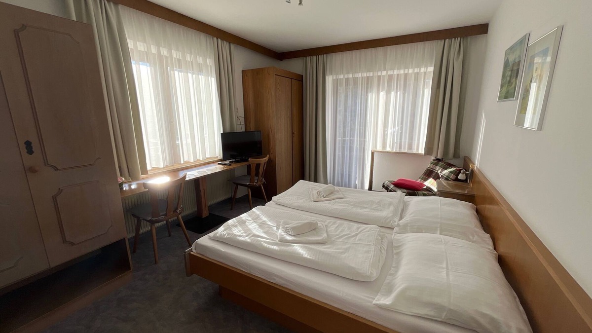 Obsteig Bed & Breakfast | Zimmer 11/2bett mit Balkon - Pension Alpina