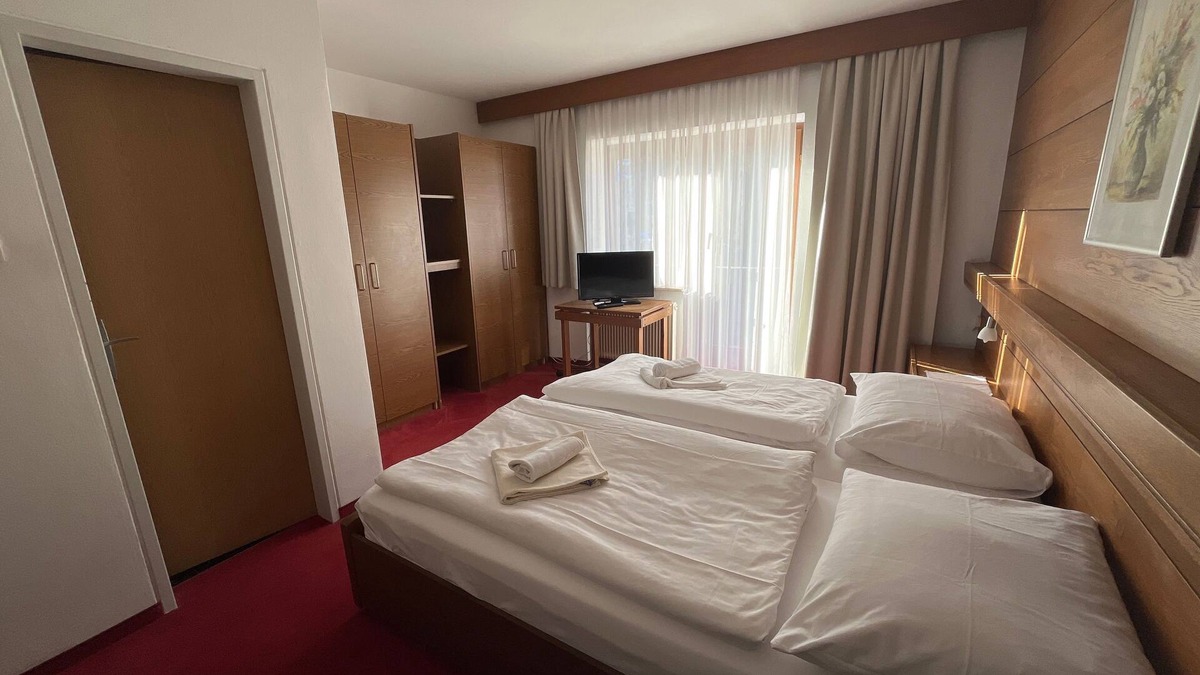 Obsteig Bed & Breakfast | Zimmer 14/2bett mit Balkon - Pension Alpina