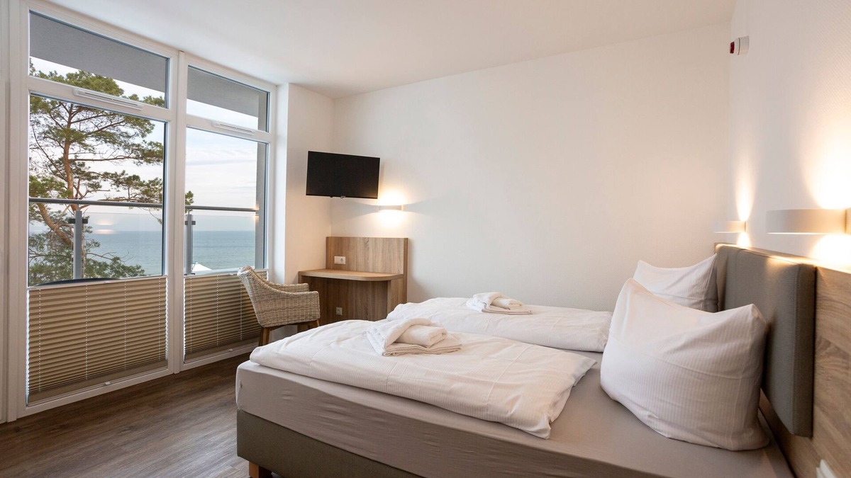 Lubmin House | Zimmer mit Balkon Neubau - Hotel Seebrücke