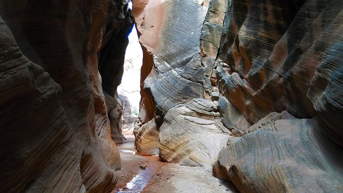 Long Valley Junction Cabin | ZION * BRYCE Midway 3-Story Cabin
