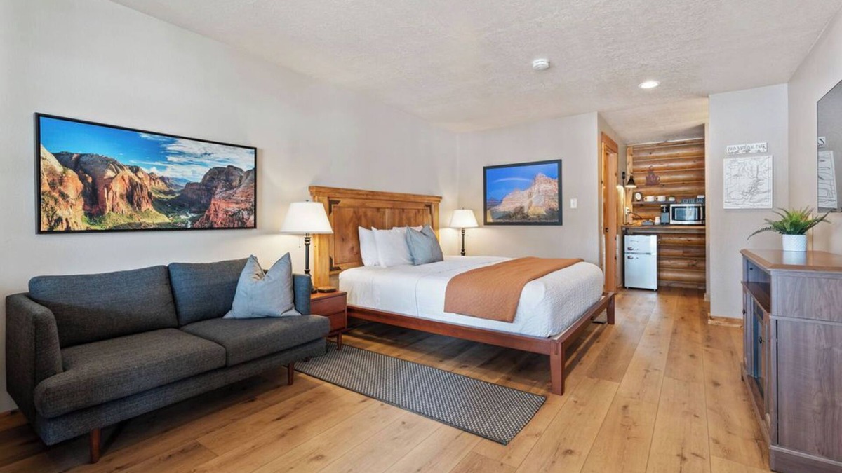 Duck Creek Village Hotel | Zion Canyon King Suite Close to Zion & Bryce