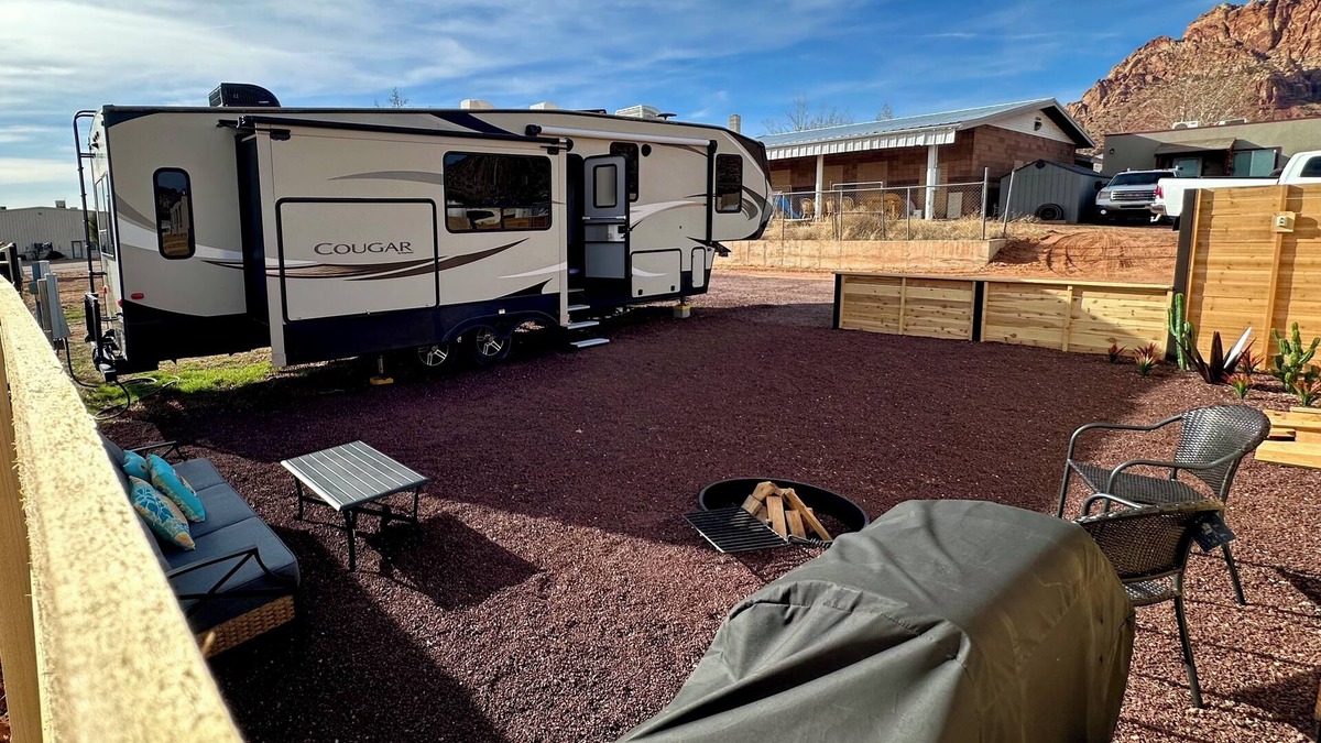 Hildale RV Rental | Zion Mountain Glamping Trailer