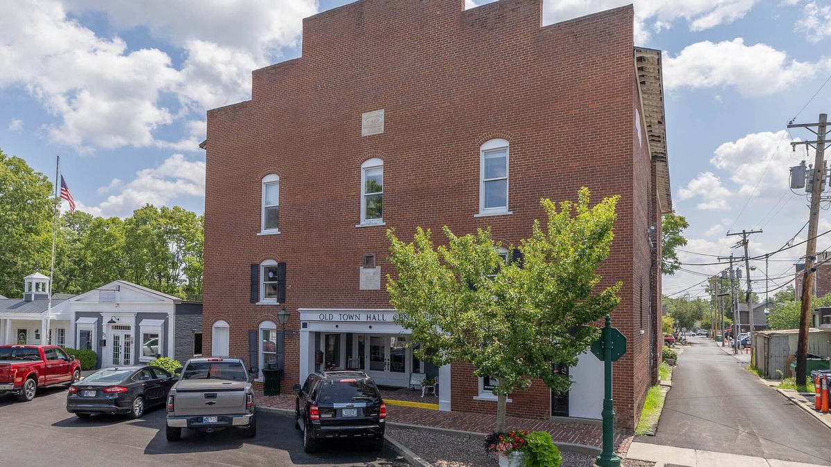 Zionsville Apartment | Zionsville Historical Retreat