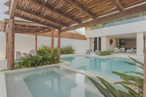Chicxulub Puerto Apartment | Zirene, Depto con jacuzzi priv