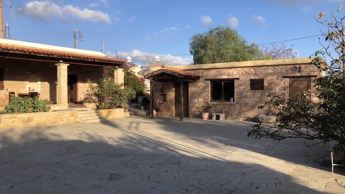 Tremithousa House | Zivla’s Stone House. Ideal for large party groups, weddings, aniversaries!