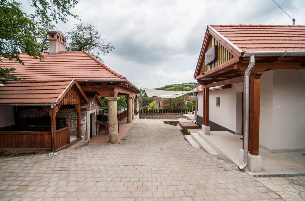 Mad House | Zsirai Guest House