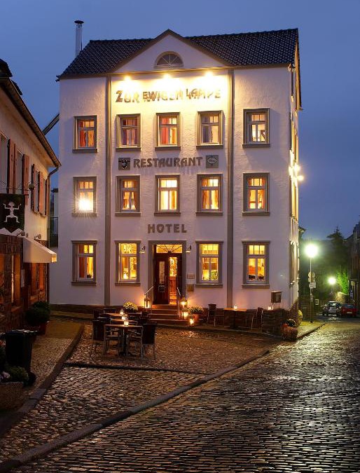 Nideggen Hotel | Zur Ewigen Lampe Romantisches Landhotel & Restaurant