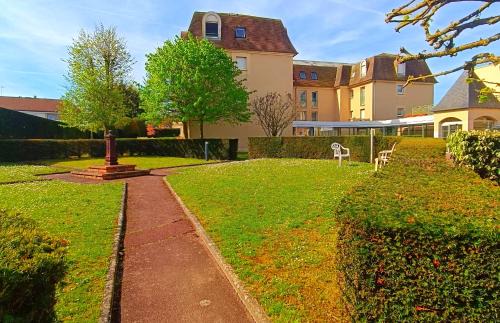 Ouistreham Apartment | À 8 min à pieds de la plage, du centre ville et du Brittany Ferries