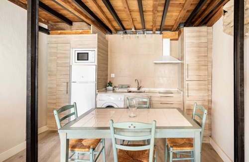 Adahuesca Apartment | Ático de Lujo con 3 Habitaciones y Jacuzzi