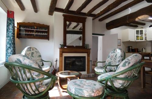 Garnay House | Élégante maison rénovée en campagne, proche de Dreux et Chartres, avec 2 chambres accueillantes. - FR-1-581-103