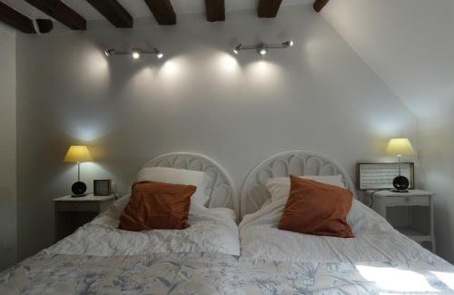 Garnay House | Élégante maison rénovée en campagne, proche de Dreux et Chartres, avec 2 chambres accueillantes. - FR-1-581-103