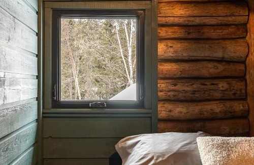 Saint-Simeon Ski Chalet | ÖBois Charlevoix - L'Écurie