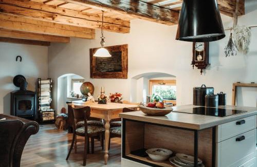 Smizany Apartment | ČÁKYHO KÚRIA - mezonetový apartmán s krbom a saunami