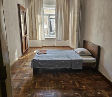 Sololaki Apartment | Διαμέρισμα στην καρδιά της τιφλιδας