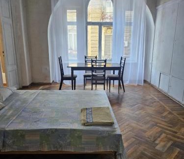 Sololaki Apartment | Διαμέρισμα στην καρδιά της τιφλιδας