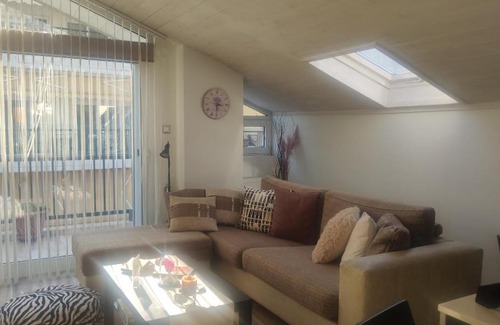 Xanthi Apartment | Ηλιόλουστη σοφίτα Scandinavian αισθητικής.