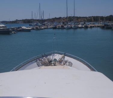 Nea Peramos Boat Rental | ΜΕΓΑΡΑ yacht Λιμανι Νέας Περάμου