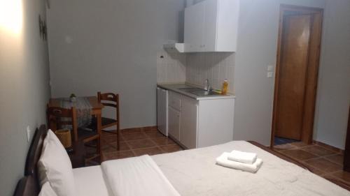 Loutraki House | Ξενώνας Αντωνία