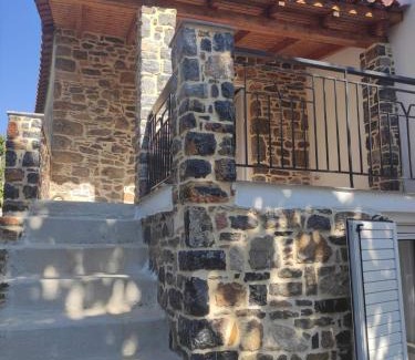 Kymi-Aliveri House | Πέτρινο Αλώνι