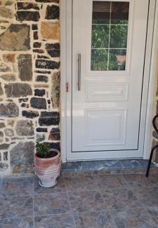 Kymi-Aliveri House | Πέτρινο Αλώνι