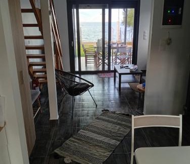 Sarakiniko Villa | Σπίτι με σοφίτα μπροστά στη θάλασσα