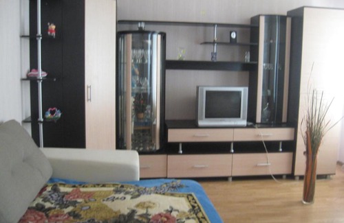 Bryansk Apartment | Дом с часами на площади Партизан