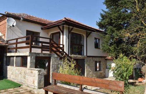Avren Villa | Коларова къща