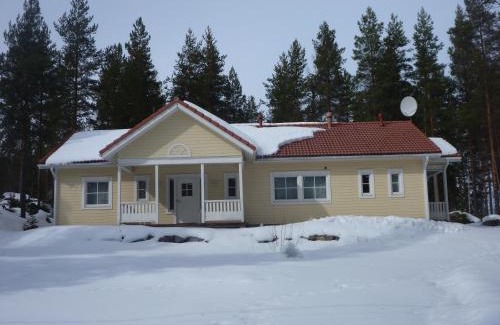 Enonkoski House | Коттедж в Финляндии, Enonkoski (желтый)