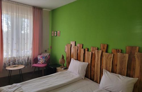 Hisarja House | Стаи за гости Писателите