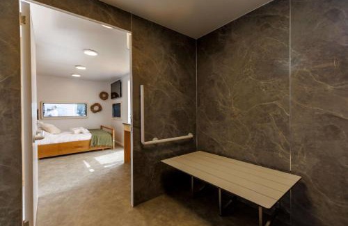 Jerusalem Cabin | אירוח יער השלום