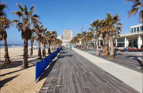 Bat Yam Apartment | דירה על הים-Colny Beach