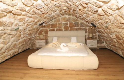 Acre Old City Bed & Breakfast | האבן והים - סוויטה מהממת עם ג'קוזי בעיר העתיקה עכו
