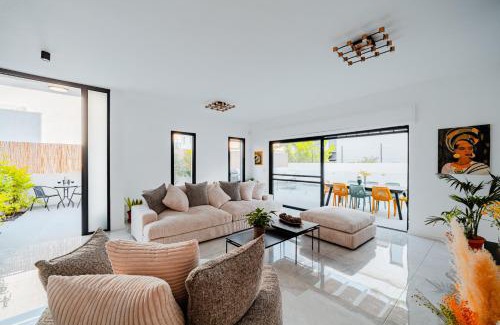 Hadera Villa | לגונה בלו ביץ - וילה עם בריכה פרטית וג'קוזי דקה מהים