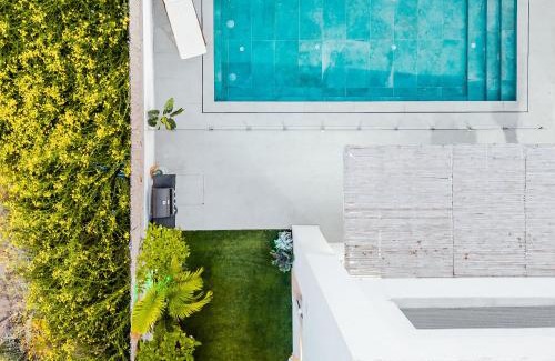 Hadera Villa | לגונה בלו ביץ - וילה עם בריכה פרטית וג'קוזי דקה מהים