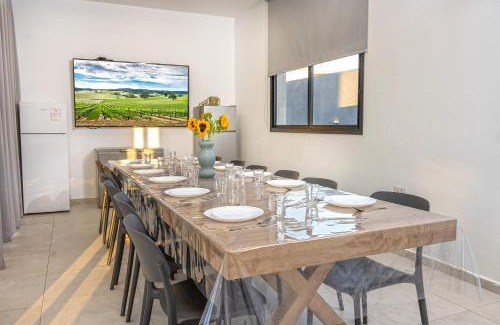 Sde Tzvi Cabin | נופש Eylim -וילה מהממת עם 3 סוויטות ובריכה פרטית מחוממת