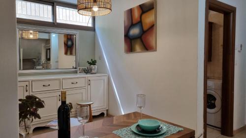 Rehovot Apartment | שני חדרי שינה, חניה חינם, איזור שקט ויוקרתי,