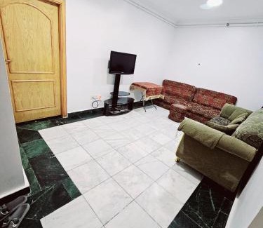 Al Aziziyah Apartment | اقامة السعادة