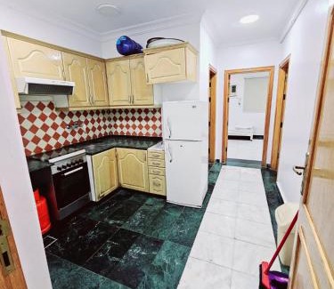 Al Aziziyah Apartment | اقامة السعادة