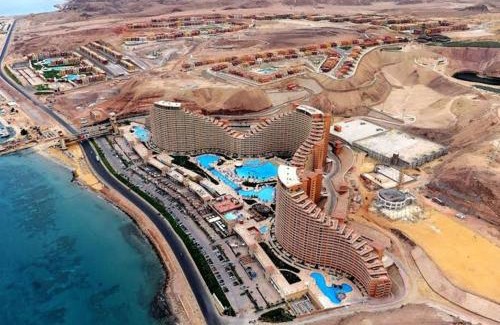 Ras Sudar Ski Chalet | بورتو السخنه - كاريبين اكوا بارك اطفال وكبار مجانآ عائلات فقط