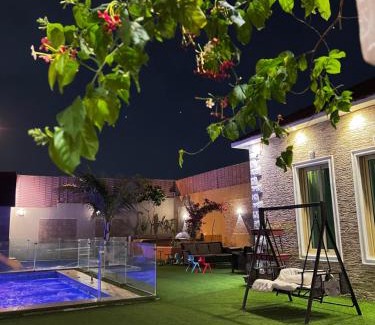 Jeddah Ski Chalet | شاليه ضيعتنا الريفية الفندقية