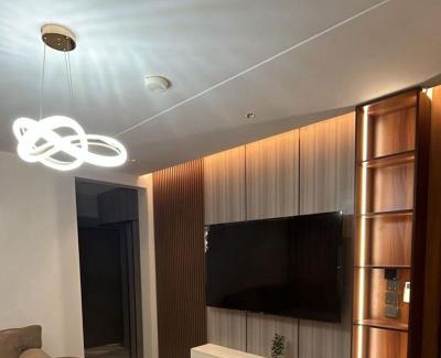 Hera Street Apartment | شقة حديثه من صالة و غرفة بتصميم انيق و موقع مميز