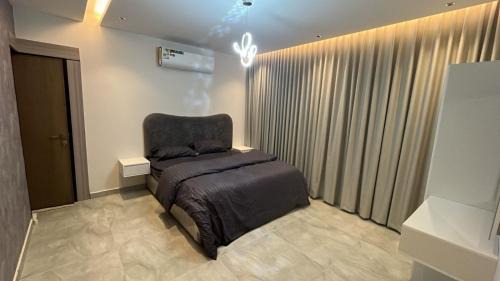 Hera Street Apartment | شقة حديثه من صالة و غرفة بتصميم انيق و موقع مميز