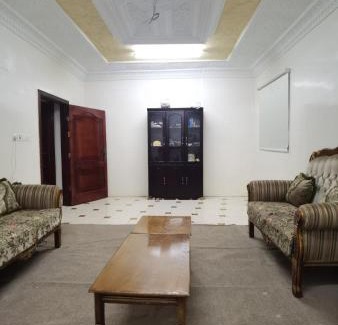 Medina Apartment | شقة عائلية -ليست فندقية- 8 دقائق بالسيارة للحرم أو قباء -