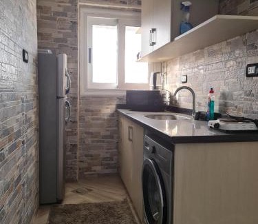 Al-Jumruk Apartment | شقة فاخرة مكيفة تري البحر مباشرة