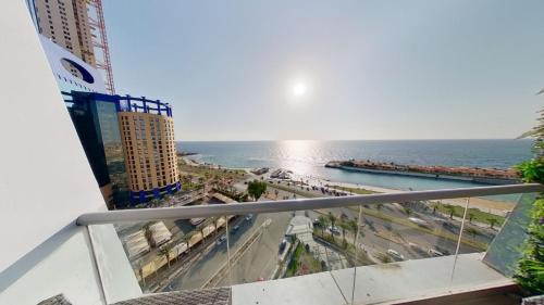 Ash Shati Apartment | شقة في برج داماك بإطلالة بحرية ساحرة