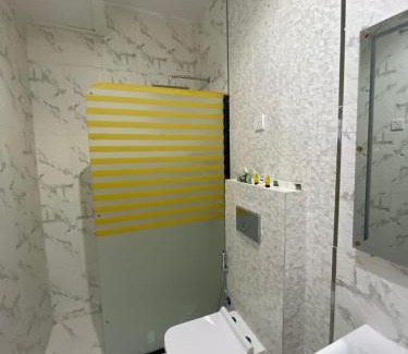 Al Kura Apartment | غرفة وصالة فندقية