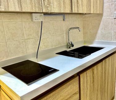 Buraydah Apartment | غرفة وصاله بشاشه سمارت بدخول ذكي