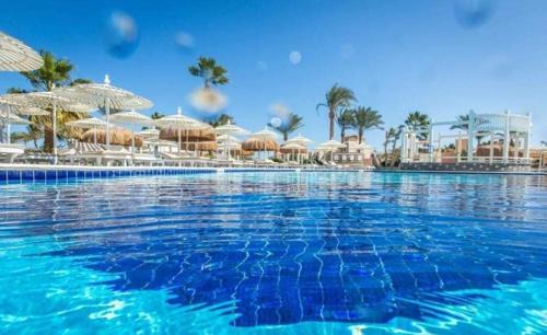 Village Road Hotel | ميراج باي ريزورت أكوا بارك