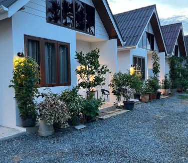 Laem Ngop House | ครูหนูบ้านพัก แหลมงอบ Krunou baanpak