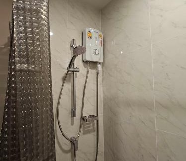 Saen Suk Hotel | คอนโดอีสวิว บางแสน